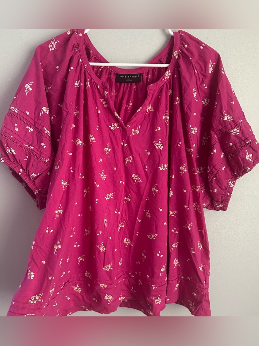 22/24 Pink floral short puff sleeve blouse Lane Bryant 3x 3xl top